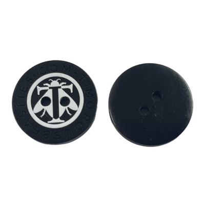 Seide Druckplastikharz-Knöpfe gravierten Logo Blouses Coat Button Four-Loch in 32L für Kleidung