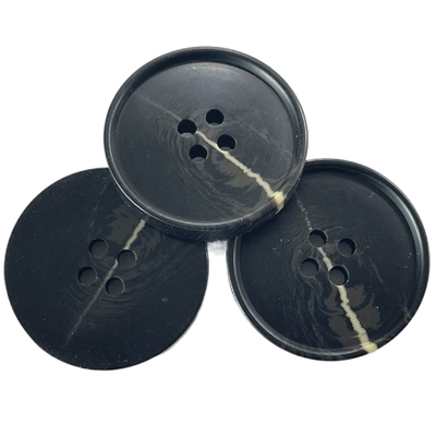 Gefälschte Horn-Knopf-nachgemachte Horn-Effekt-Seite Logo Four Hole 40L kleiner Rim With Flat Back