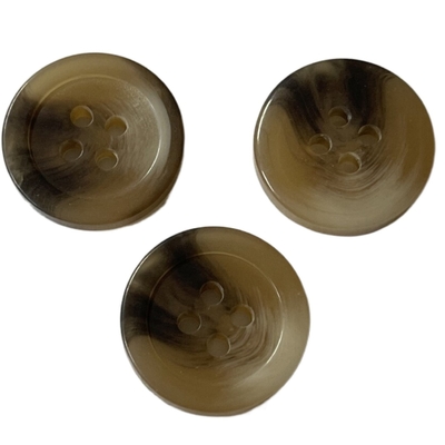 11/16&quot; 4 Loch Plastikfaux-Horn-Knöpfe ODM-Farbgebrauch für den Mantel der Frauen