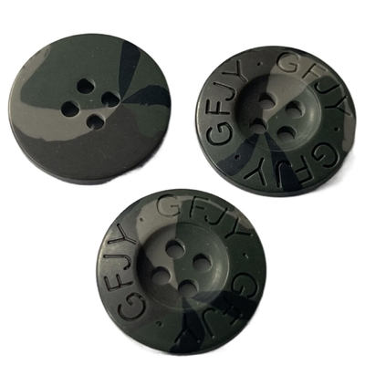 Gravierter Tarnungs-Farbgebrauch Logo Plastic Coat Buttonss 34L für Mantel-Strickjacke