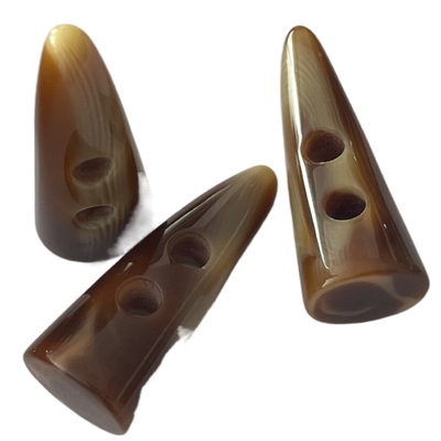 Das 2 Loch-Horn-Knebel knöpft für Mantel mit Horn-Zahn-Form voll glänzend
