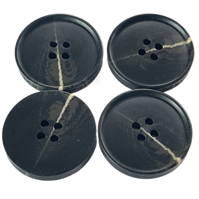 Gefälschte Horn-Knopf-nachgemachte Horn-Effekt-Seite Logo Four Hole 40L kleiner Rim With Flat Back
