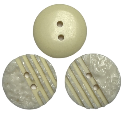 Gelb-Farbe Polyester-nachgemachte Shell Button With Irregular Faces zwei Loch-28L