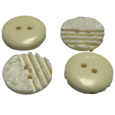 Gelb-Farbe Polyester-nachgemachte Shell Button With Irregular Faces zwei Loch-28L
