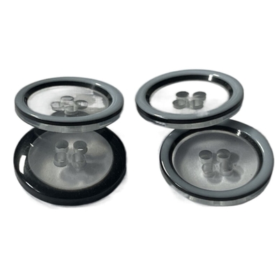 Drei Schicht-Plastikhemd-Knöpfe blauer Rim With Transparent Desgin In zentrales 26L für das Nähen