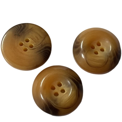 19mm vier Loch-Plastikmantelknopf-Horn-Effekt ringsum Brown-Plastikknöpfe