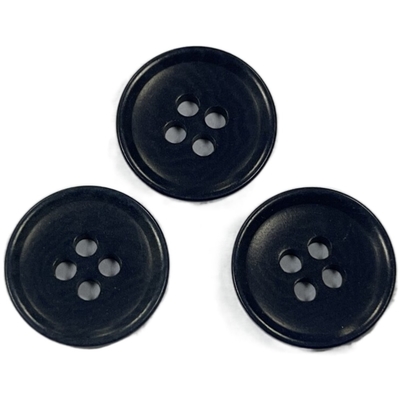 der Mantel 32L, der natürliches Material näht, knöpft,/schwarze Corozo-Knöpfe
